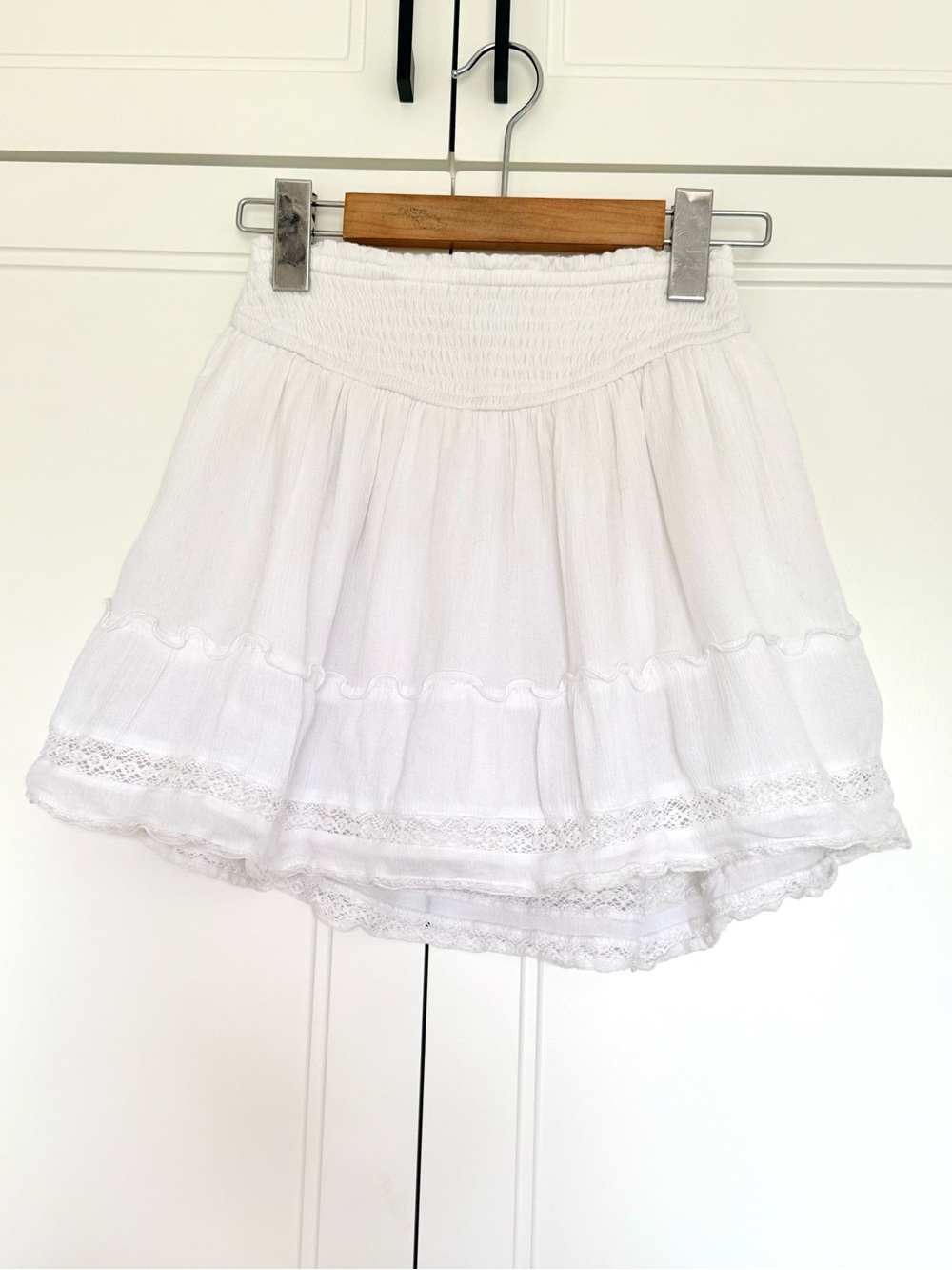 Hollister White Lace Ruffle Ultra High-Rise Skort XS